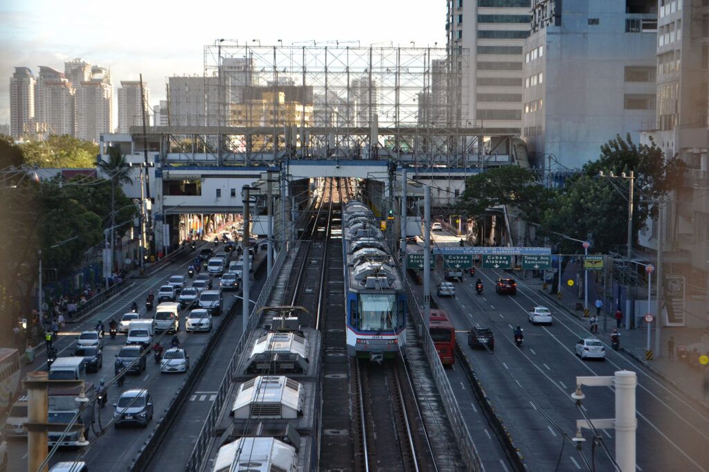 MRTC_3000_trains_from_Kamuning_footbridge